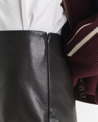 Midipennkjol i läder