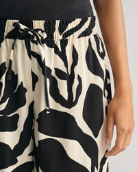 Relaxed fit palmm&ouml;nstrade dra-p&aring;-shorts