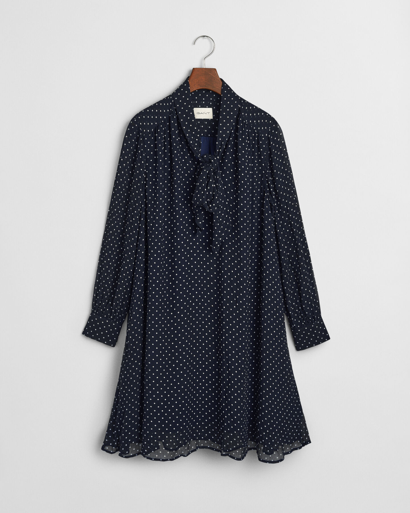 Prickig knytklänning