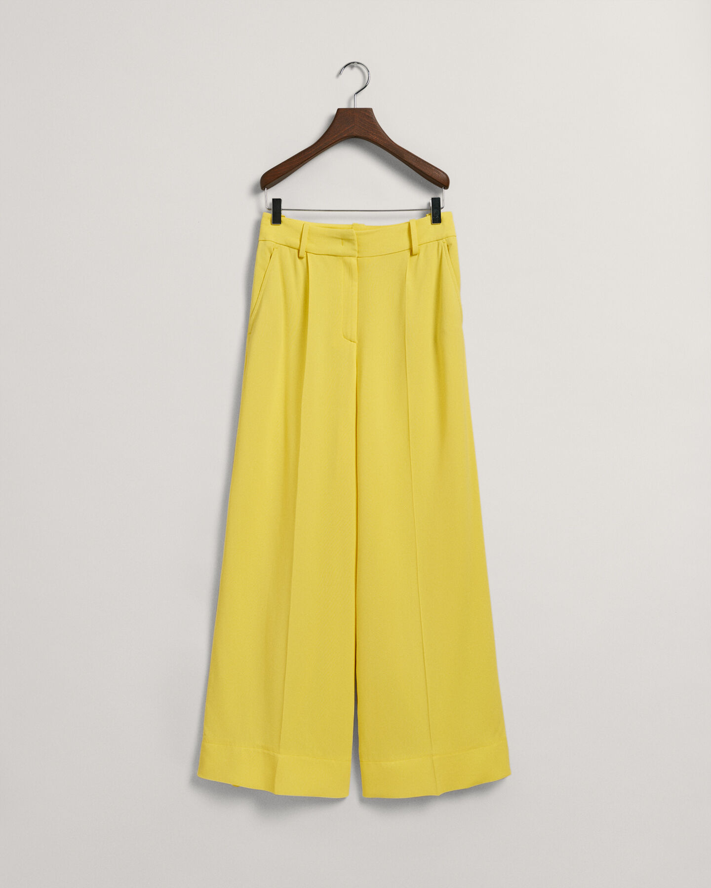 Fluid byxor med vida ben