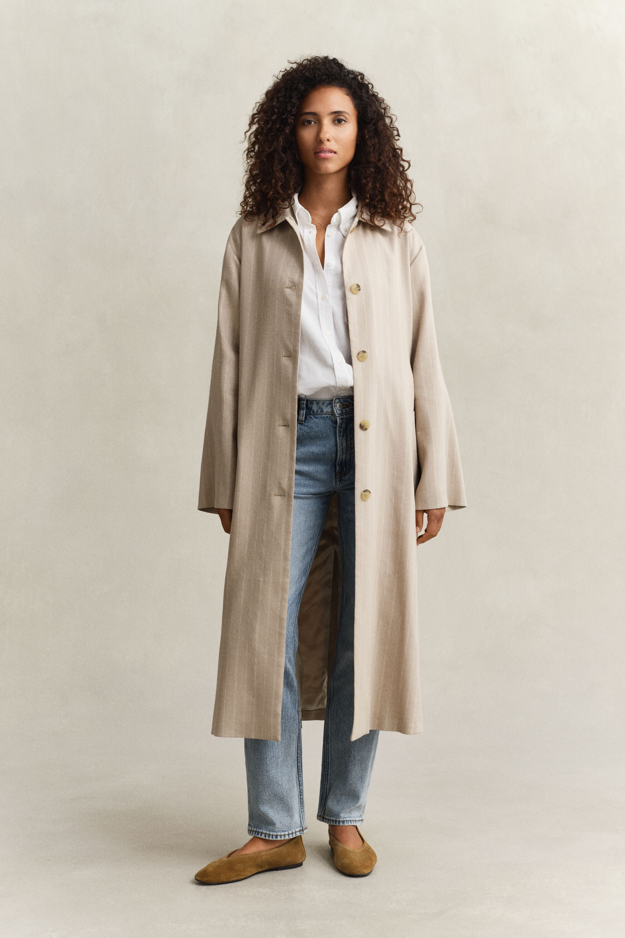 Kritstrecksrandig kappa i linneblandning