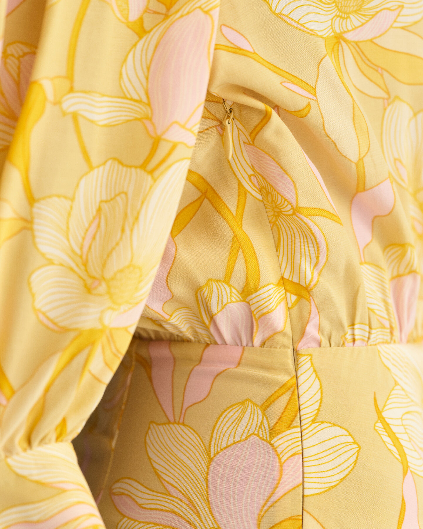 Regular fit omlottklänning med magnoliamönster