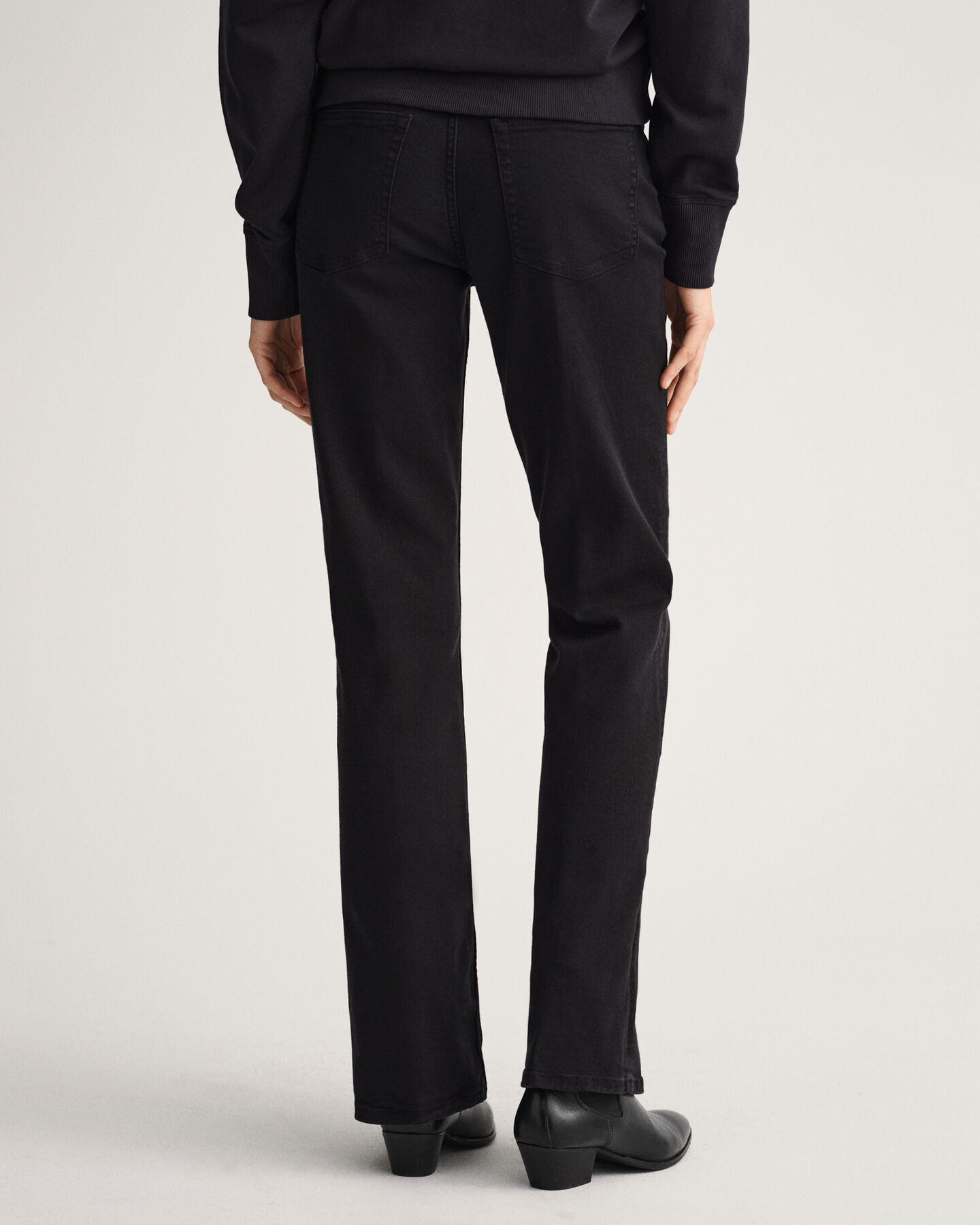 F&auml;rgade utst&auml;llda jeans