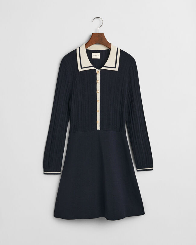Kontrastfärgad ribbstickad klänning
