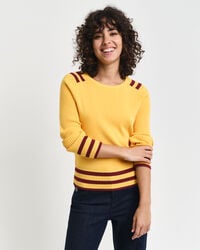 Rundhalsad tr&ouml;ja med kontrastdetaljer