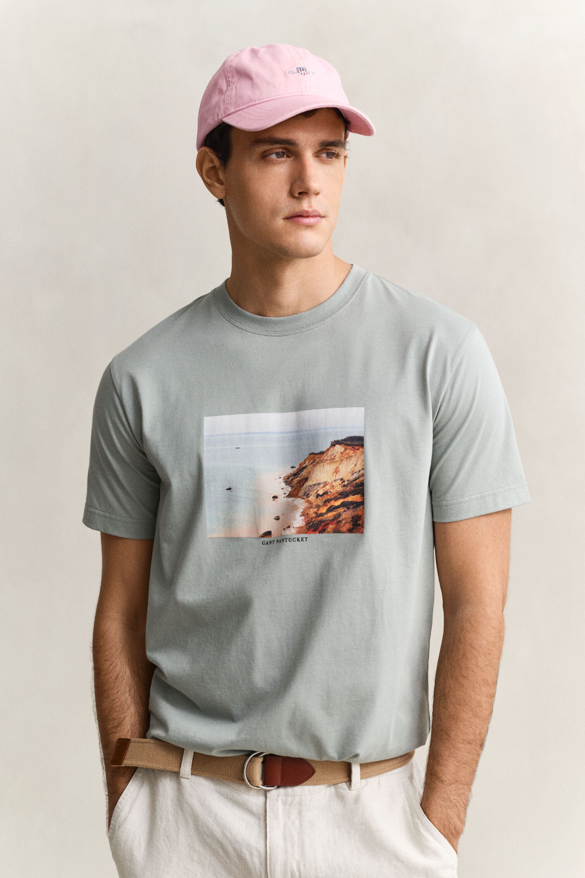 Sunfaded keps med sköldlogo