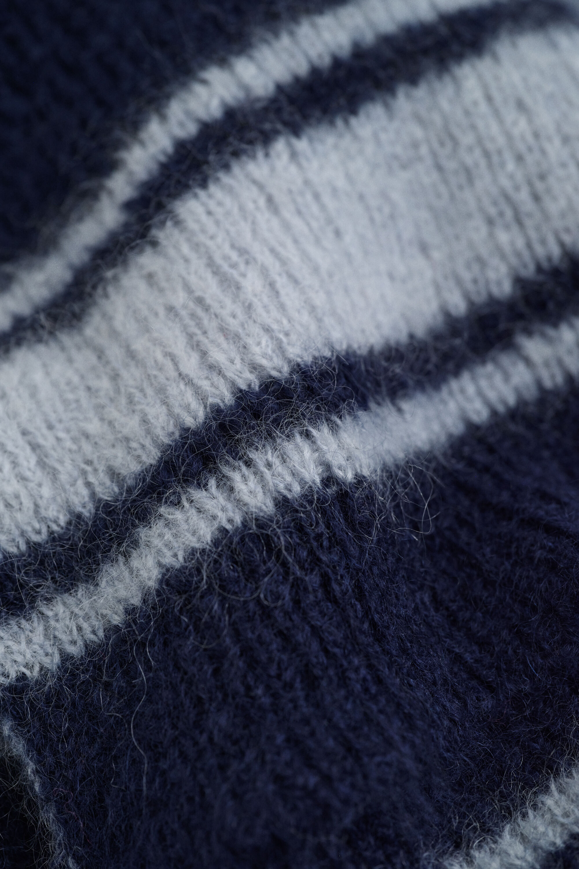 Randig halsduk i mohair