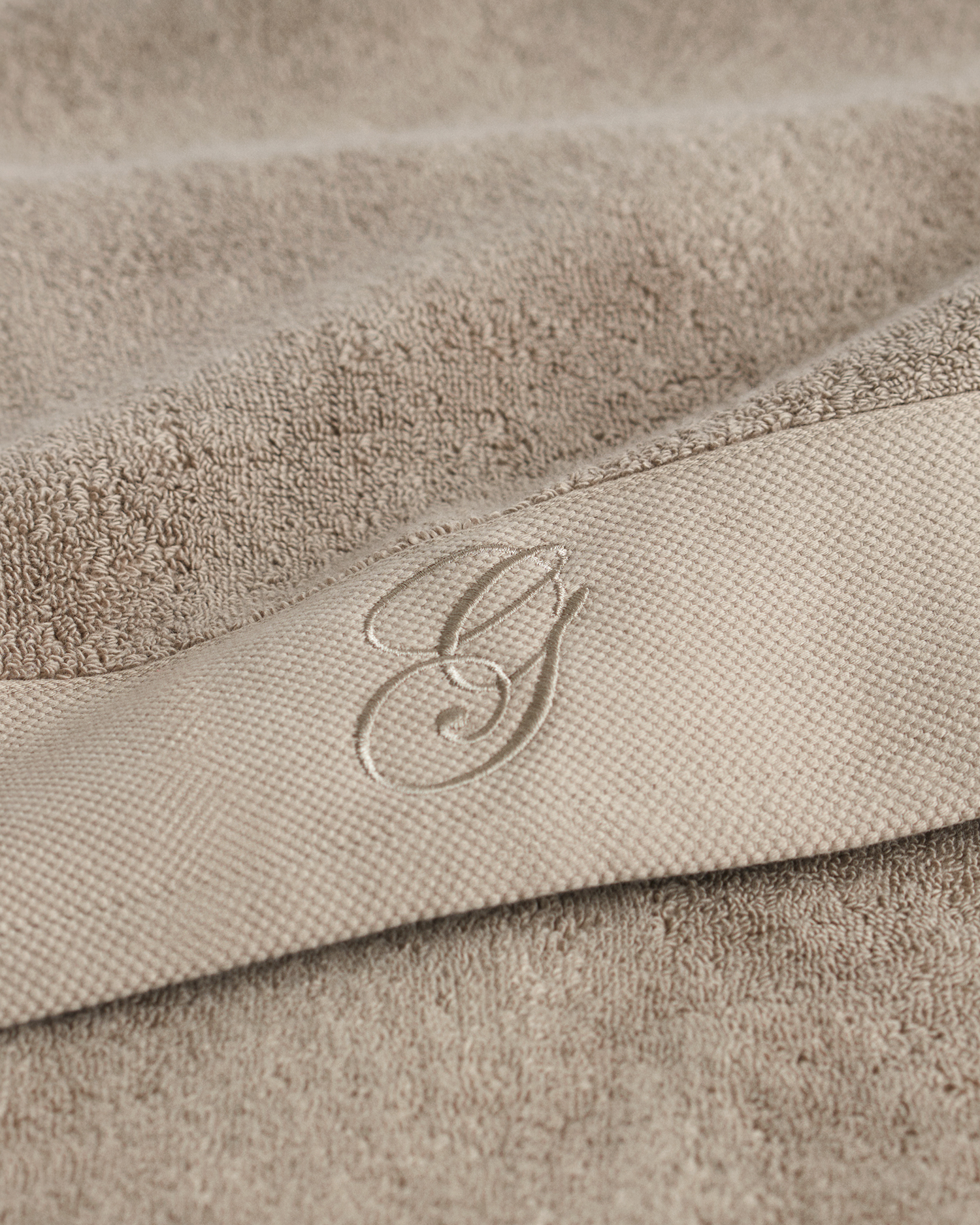 Broderad handduk 70 x 140